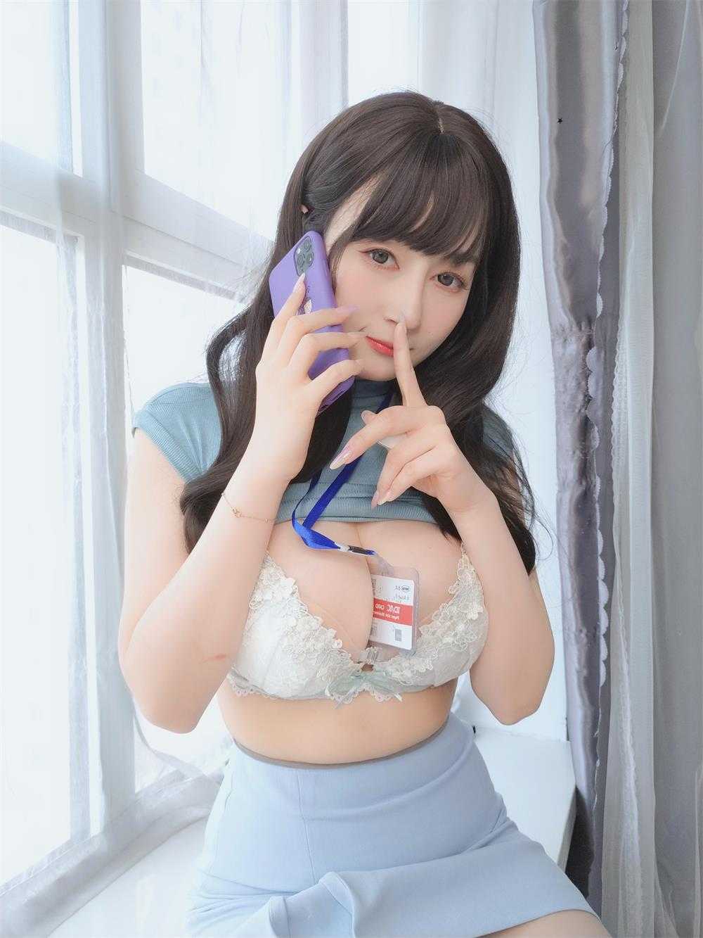 白银81 NO.112 巨乳の後輩 [183P/7V/1G]（1